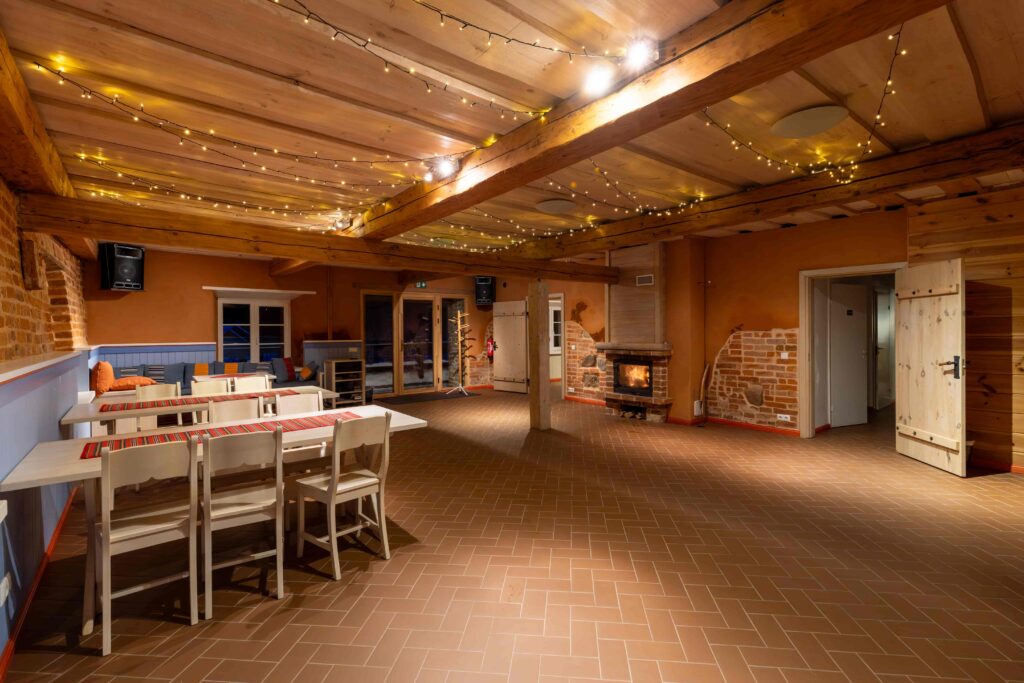 Seminariruum peomaja suures saalis